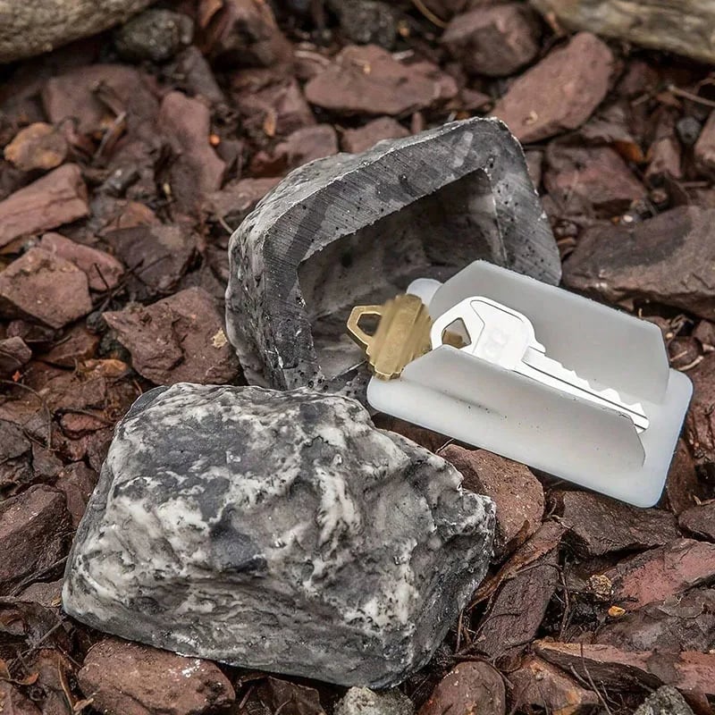 Hidden Key Holder — Real-Look, Weatherproof & Secure Homezys