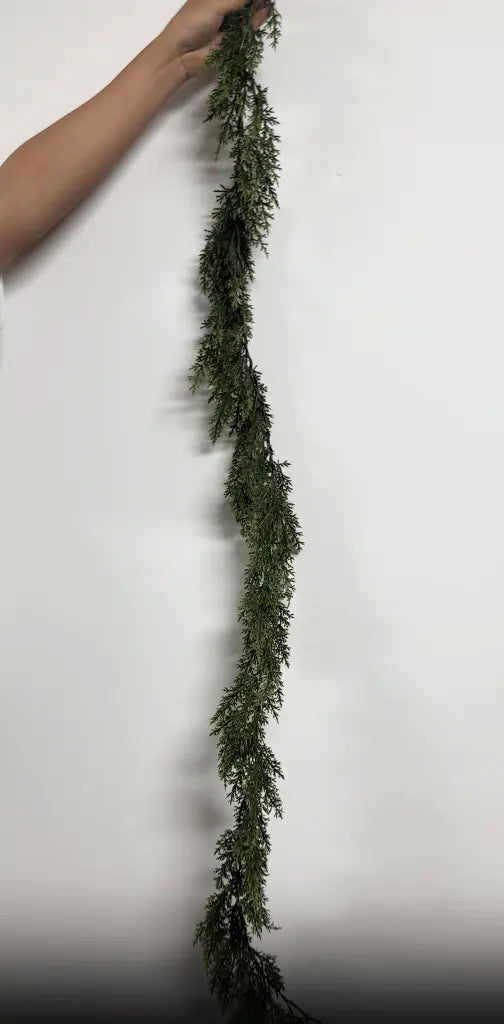 Garland of Rubber Leaves — Natural Warmth and Long-lasting Charm Homezys