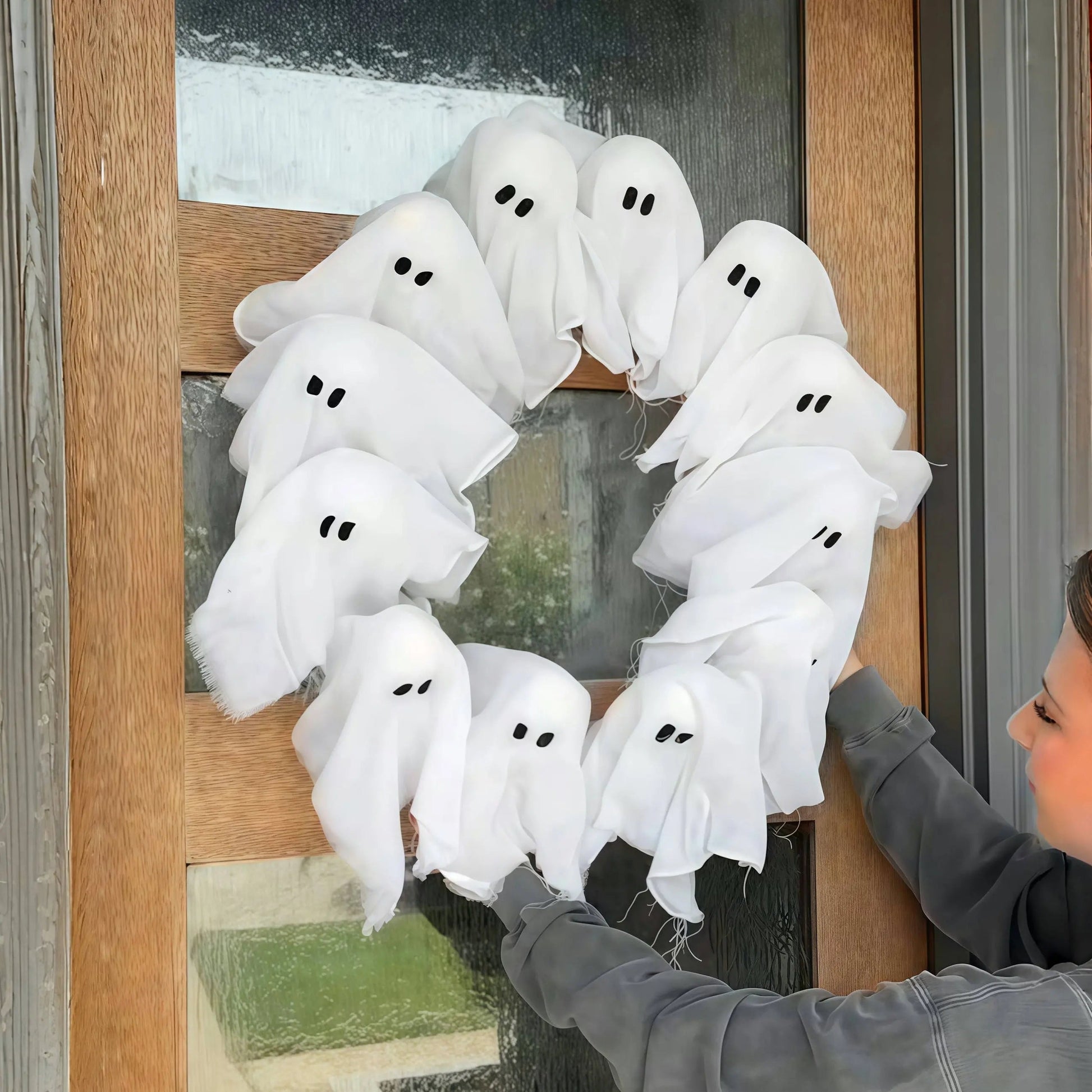 Halloween Decoration Wreath — Mysterious Ghostly Glow for Atmosphere Homezys