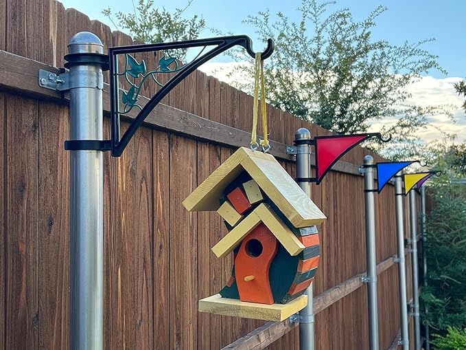 Plant hanger for fence posts — Tool-free outdoor plant holder Homezys