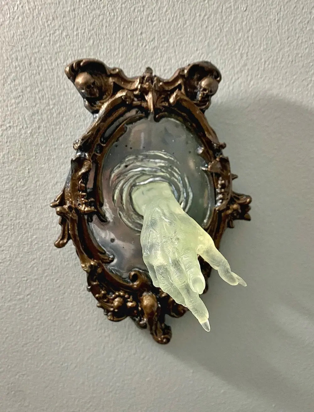 GhostMirror™ — Eerie 3D Glow that Haunts Mivoza Deutschland